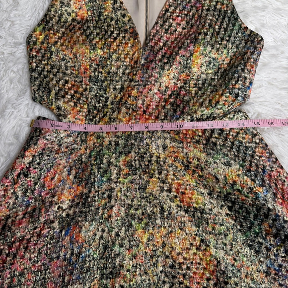 Alice + Olivia Varita Fit & Flare Metallic Dress Side CutOut Size 8 - Picture 12 of 13